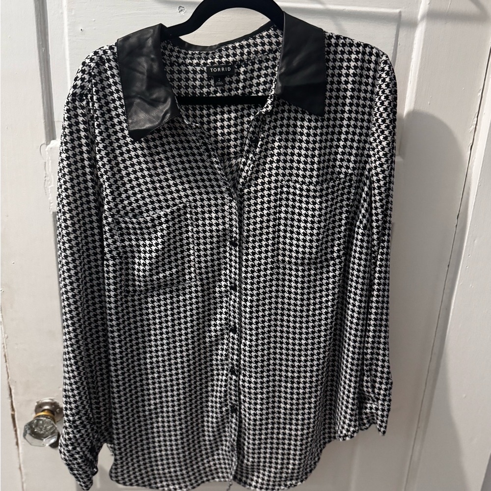 Torrid Black faux leather collar black and White Houndstooth Button Down Shirt